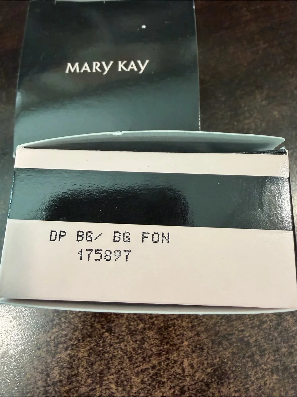 Mary Kay Silky Setting Powder - Deep Beige Black & Pink Packaging